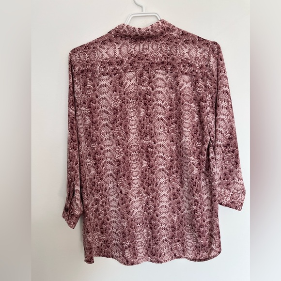 Reitmans Women's crocodile print Blouse old rose size small - Picture 2 of 4